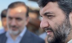  دبیر شورای‌عالی مناطق آزاد کشور در این بازدید با جمعی از صیادان و لنچ داران گفتگو کرد و در جریان مسائل و مشکلات آنها قرار گرفت.